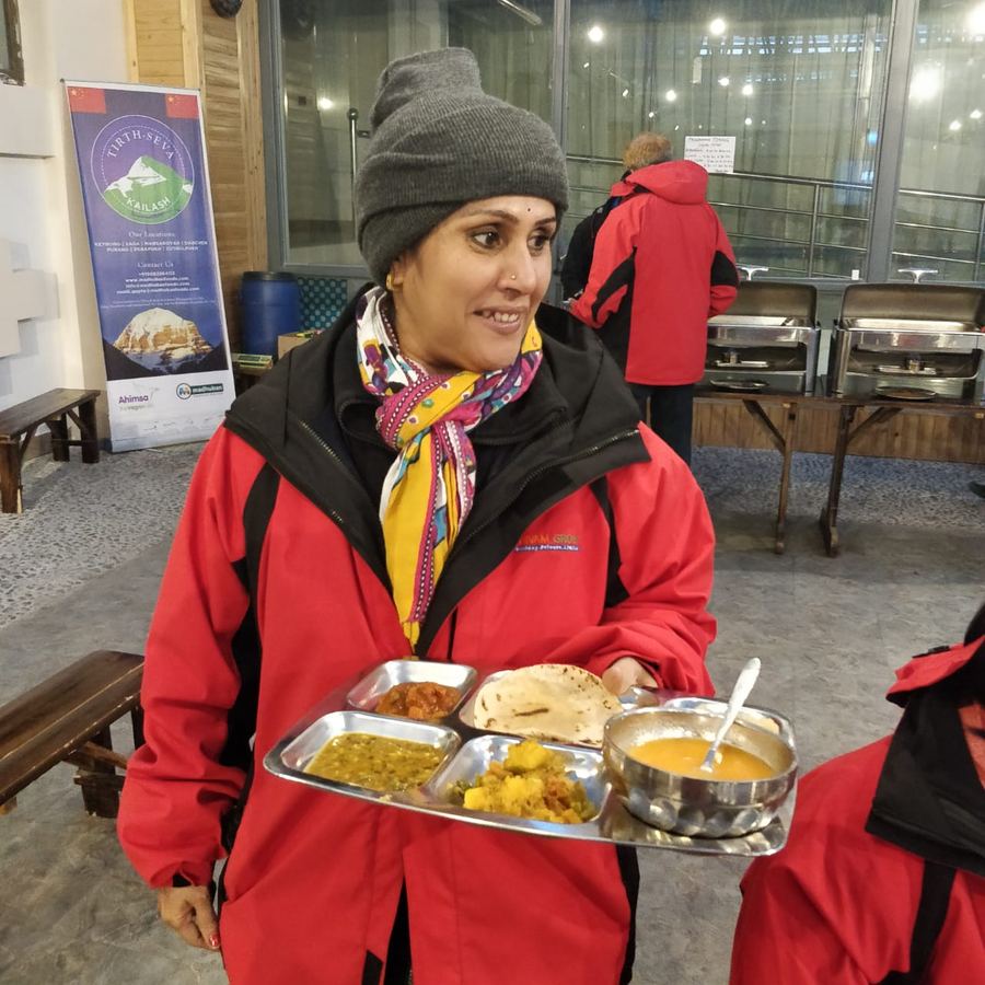 A yatri holding a Madhuban thali